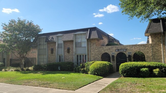 Building Photo - CHARMING