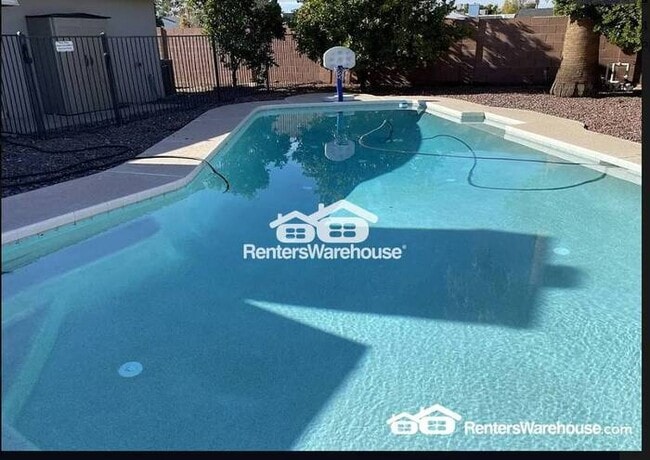 Building Photo - 3BD/2BA Home With Pool in Phoenix, AZ