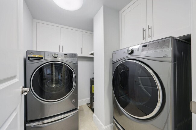 Building Photo - 3420 S Ocean Blvd