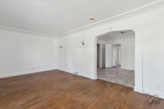 Building Photo - 10343 Crocuslawn Ave