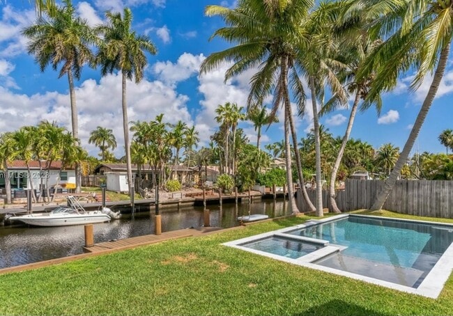 Building Photo - 1709 SW 5th Pl