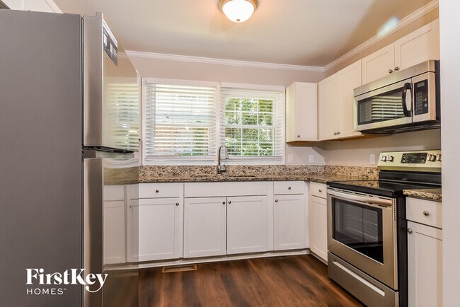 Building Photo - 2314 Killarney Dr