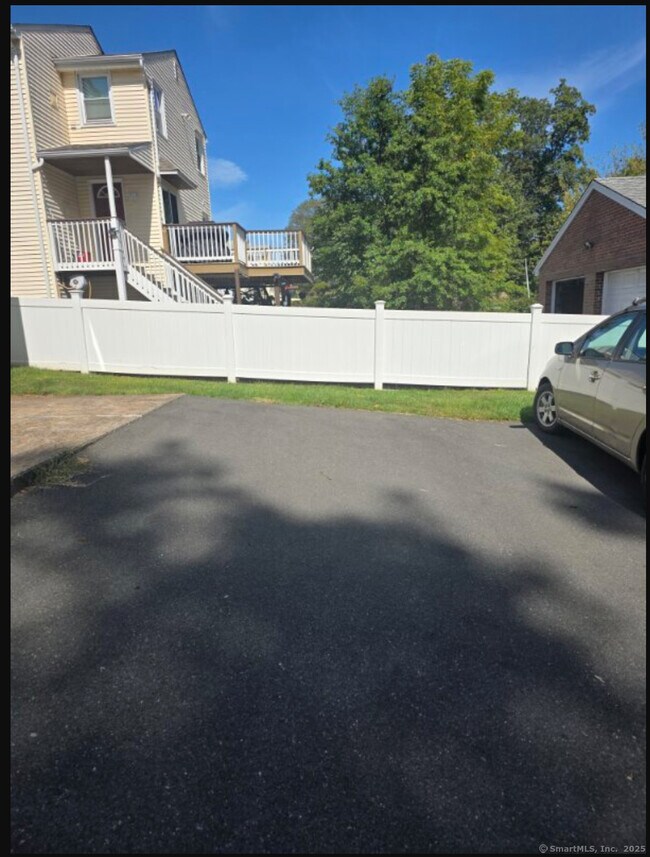 Building Photo - 985 Slater Rd