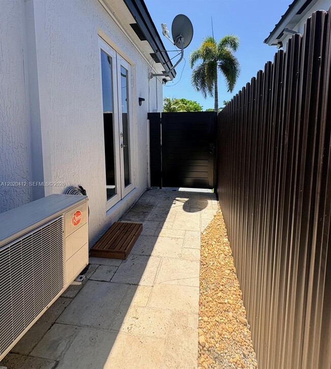 Building Photo - 3031 SW 149th Ave