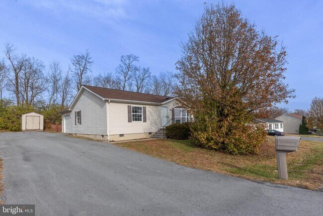 Building Photo - 202 N Teal Rd