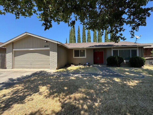 Building Photo - Four Bed, Two Bath Home In North Stockton