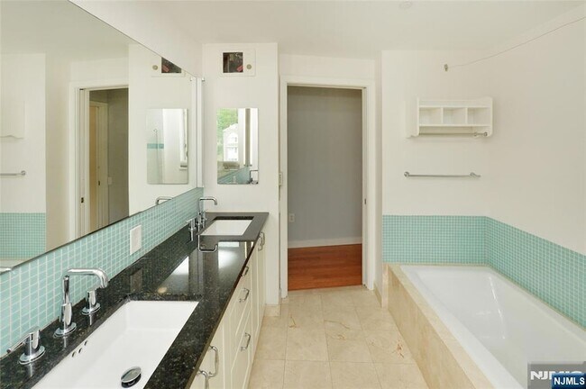 Building Photo - 1111 Hudson Park