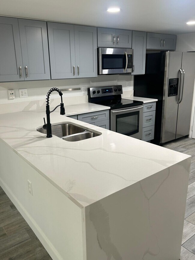 Building Photo - 5821 Windhover Dr