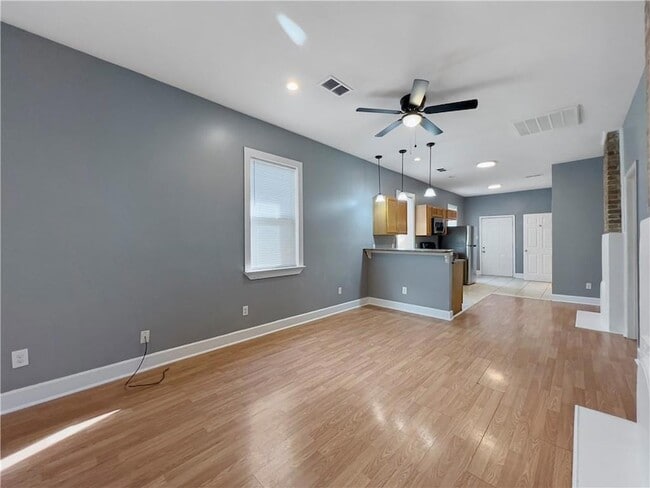 Building Photo - 1824 Allen St