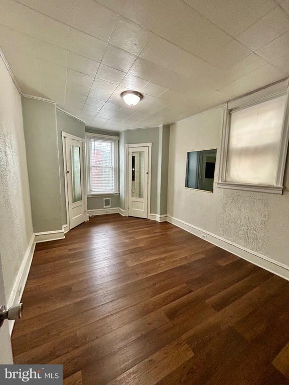 Building Photo - 306 Lindley Ave