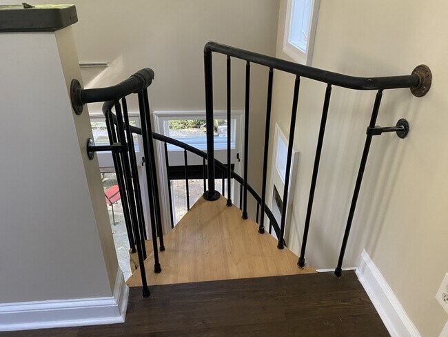 Building Photo - 12 Milham Rd