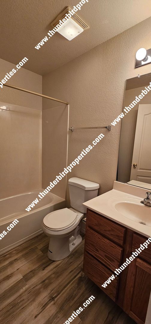 Building Photo - Gated Community 2 Bedroom, 2.5 Bathroom, 2 Car Garage, Upstairs Loft & Backyard. Available NOW!