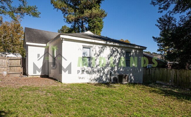 Building Photo - 928 Columbia College Dr