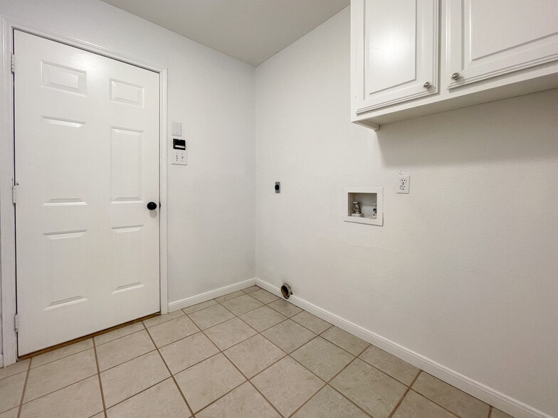 Building Photo - 14308 Chisolm Dr