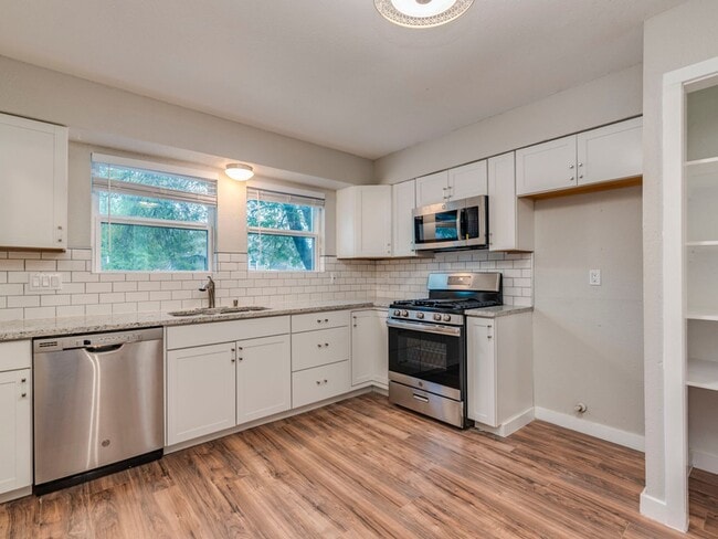 Building Photo - Fully Remodeled 4BR Home in East Austin – Modern Upgrades & Spacious Yard