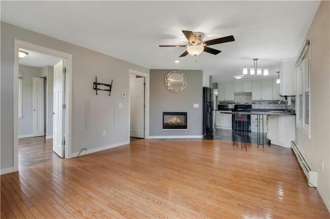 Building Photo - 3 Bedroom Single Home on the North Side of...