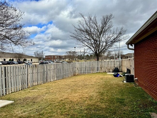 Building Photo - 4701 Mitford Cir