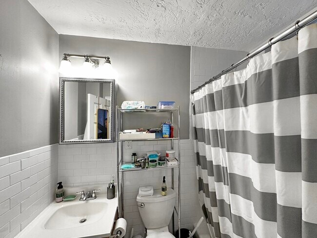 Building Photo - 493 Beacon St