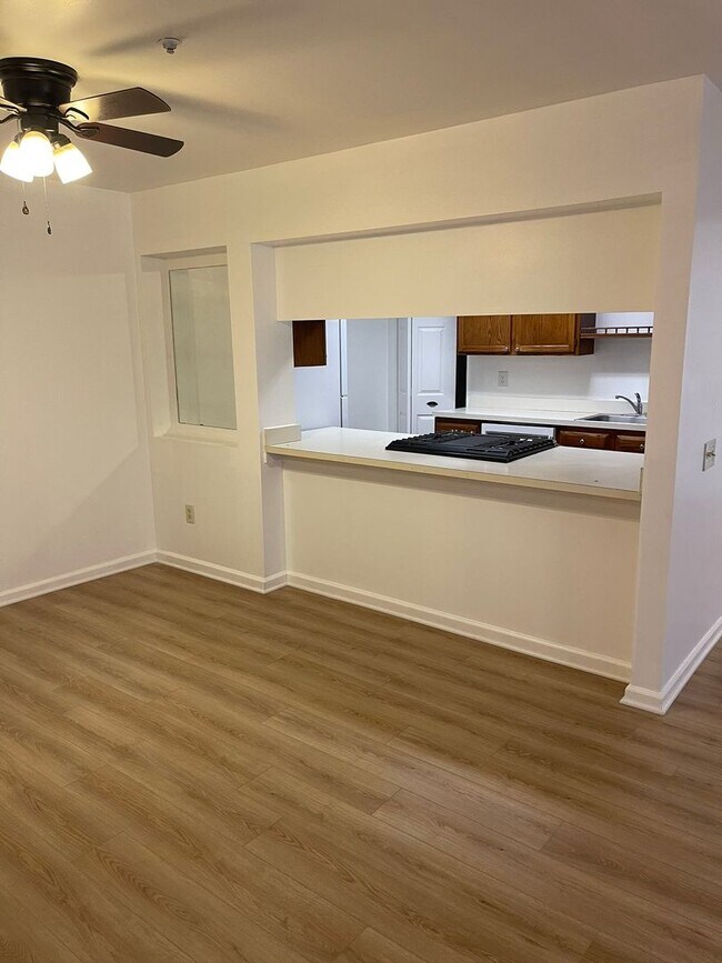Building Photo - Condo in Waters Edge