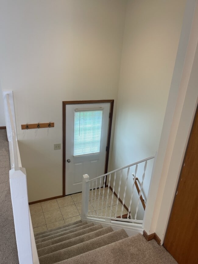 Building Photo - 350 College St