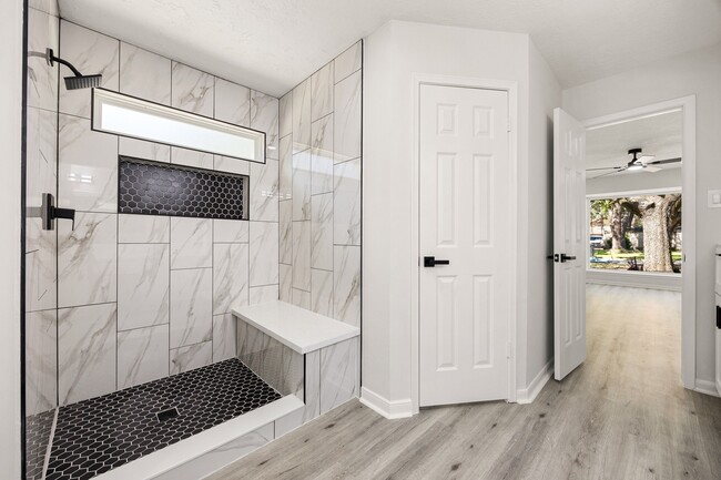 Building Photo - 6527 Rippling Hollow Dr