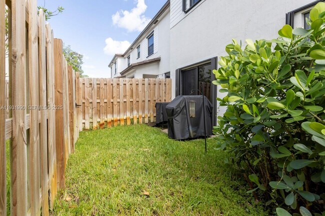 Building Photo - 15953 SW 2nd Pl