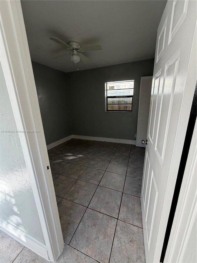 Building Photo - 626 NW 10th Terrace