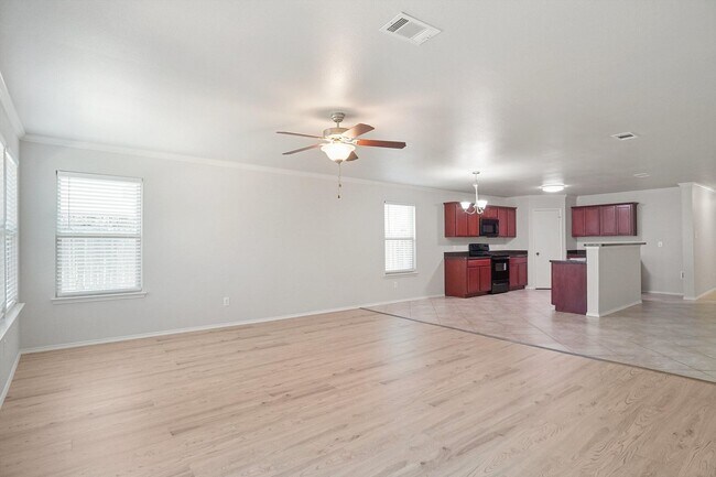 Building Photo - Beautiful Spacious Home