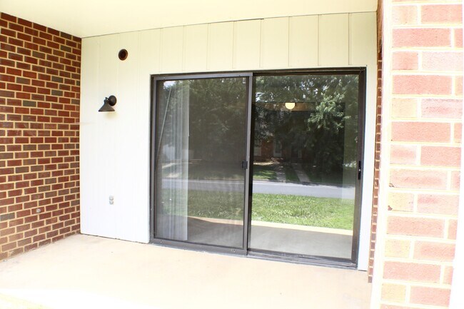 Building Photo - 1030-3 Blue Ridge Dr