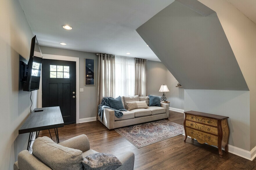 Building Photo - 121 Dennis Rd