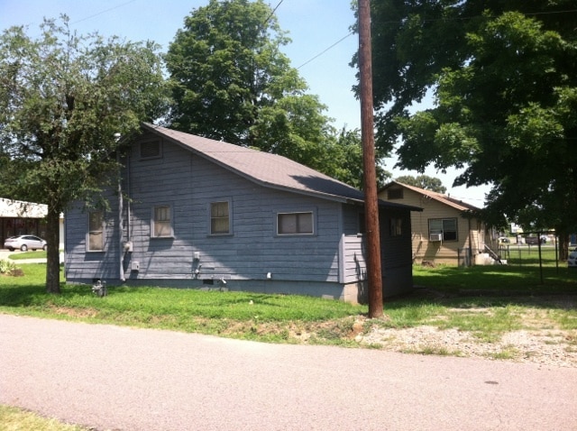 Building Photo - 813 S Rogers St