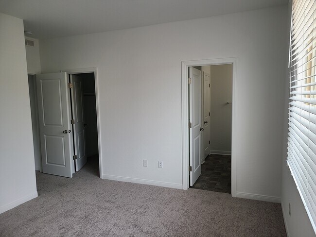 Building Photo - 6807 Feather Hill St