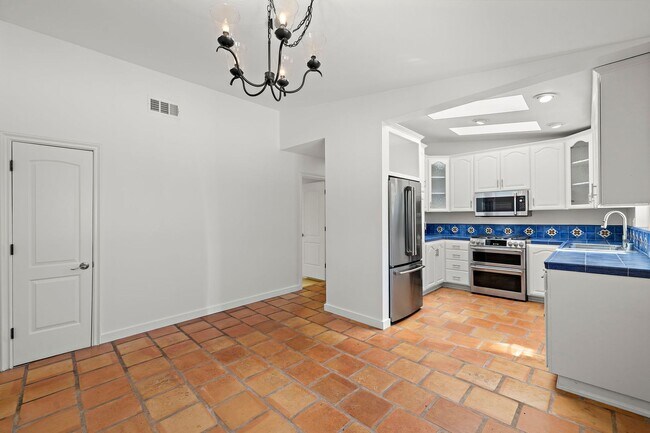Building Photo - 114 Avenida Cadiz