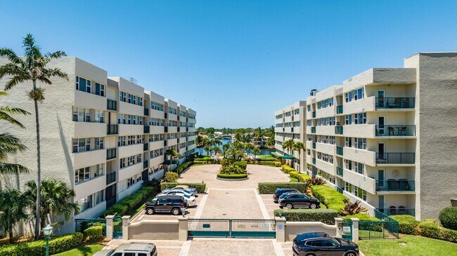 Building Photo - 1236 Hillsboro Mile