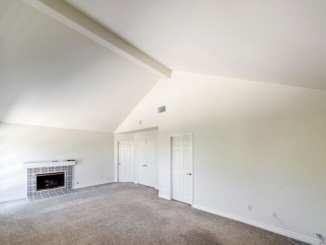 Building Photo - 32971 N Peak Dr
