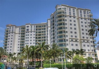 Building Photo - 20000 E Country Club Dr