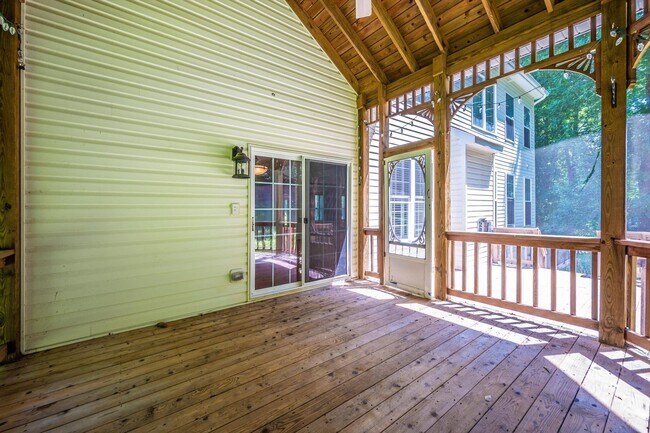 Building Photo - *Open House* 6/20 12-1 PM *