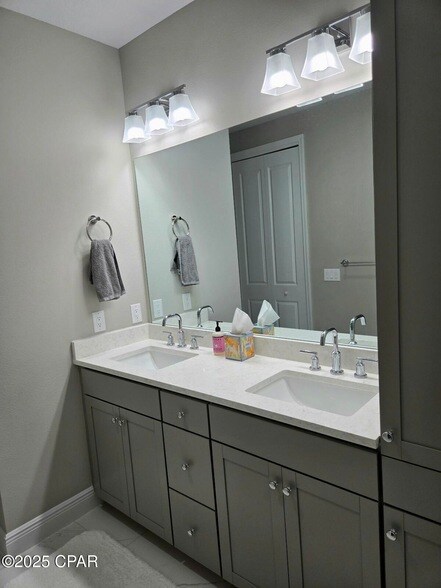 Building Photo - 8645 Weekend Dr