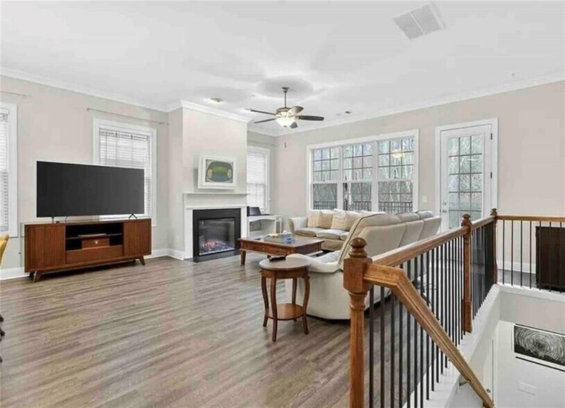 Building Photo - 2407 Tenor Ln