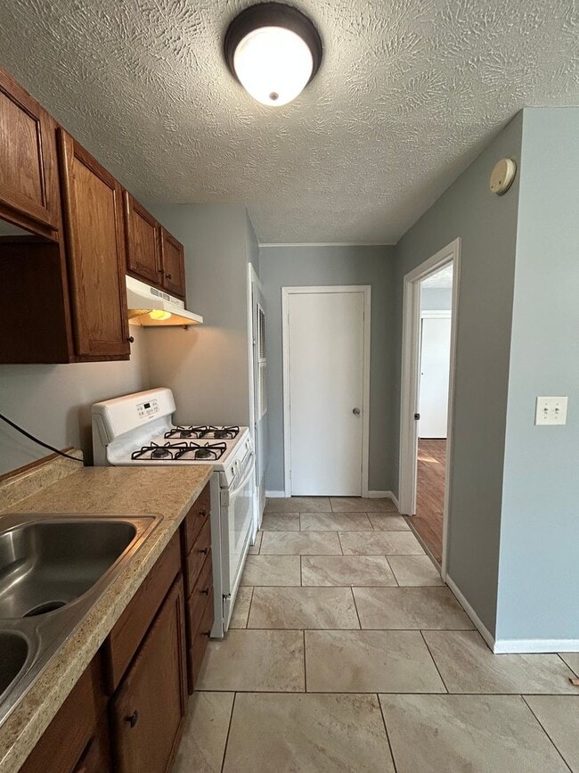 Building Photo - Private Entry, Cozy Comfort – 1 Bedroom, 1 Bathroom Home-Style Apartment