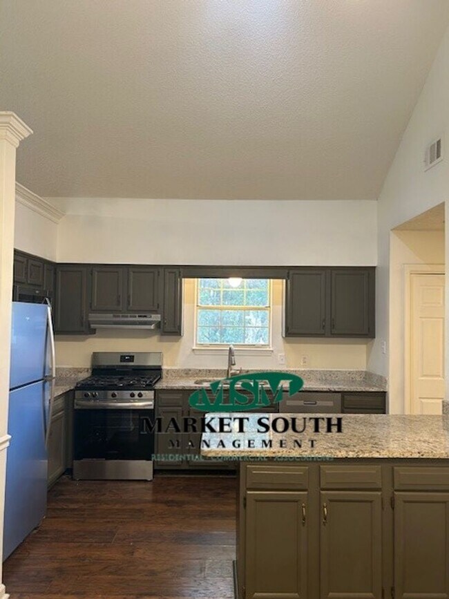 Building Photo - BRANDLEWOOD CUL-DE-SAC OFF GARRARD