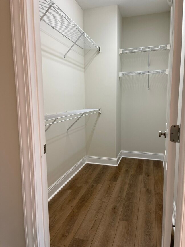 Building Photo - 144 Saint James Pl