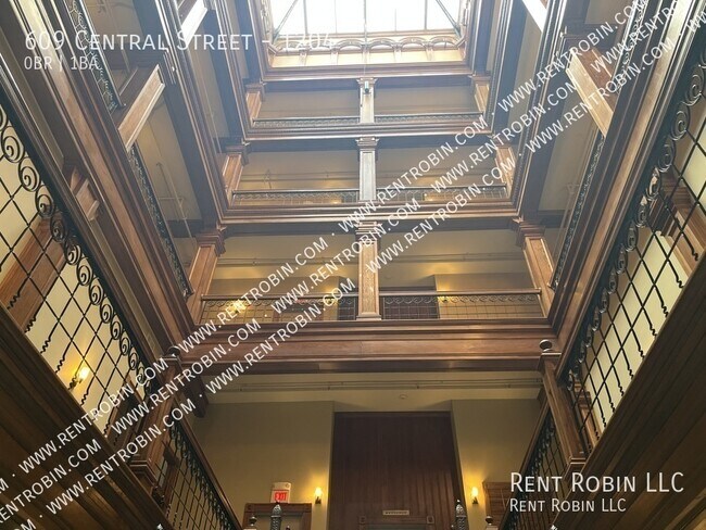 Building Photo - 609 Central St