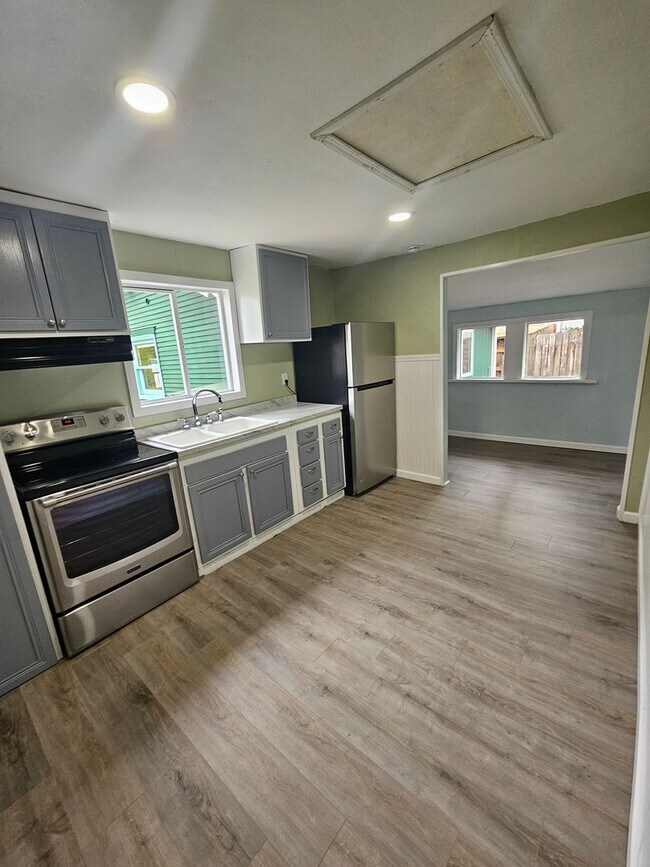 Building Photo - 2502001