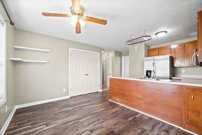 Building Photo - 3 Bedroom 2 Bath Pet Friendly Home For Ren...