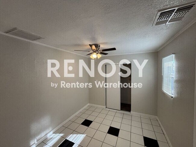 Building Photo - Modern, Solar Energy, 2-Bedroom detached Casita!