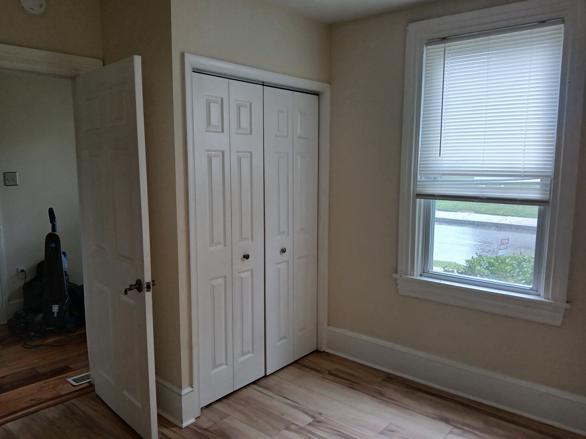 1st bedroom - 210 W Montgomery Ave