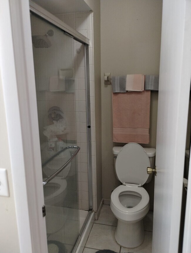 M/Shower - 2213 Waterleaf St