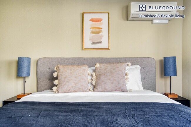 Building Photo - 801 Church St