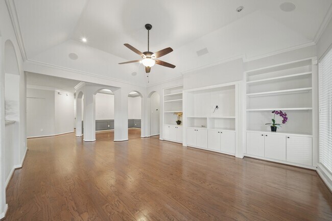 Building Photo - 6402 Parkriver Crossing